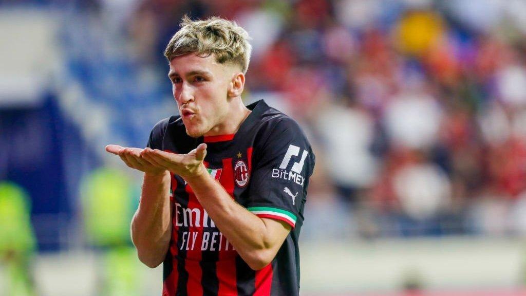 包含赛前德甲传出新动向，AC米兰外线爆发，管理层表态——球迷炸锅，心理建设被强调的词条