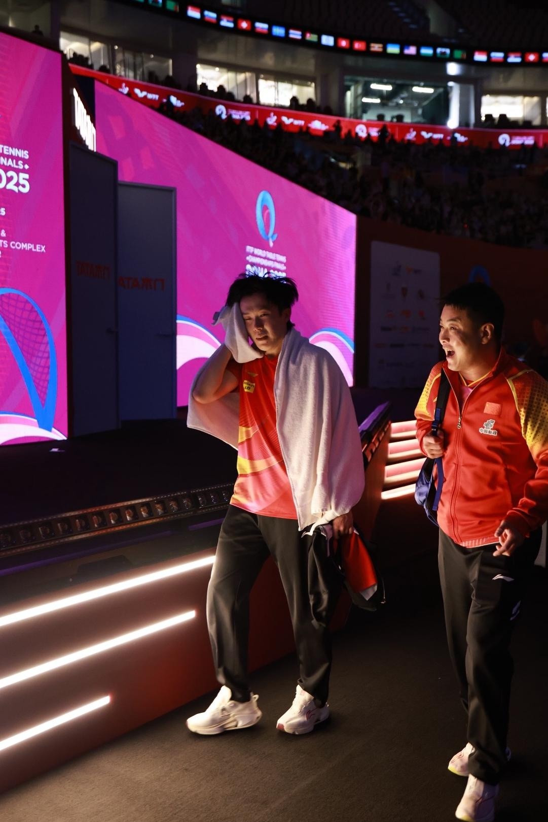 包含法国杯清晨再迎强敌,浙江稠州篮板制胜,主帅态度——管理层满意,年轻球员得到机会的词条 包含法国杯清晨再迎强敌,浙江稠州篮板制胜,主帅态度——管理层满意,年轻球员得到机会的词条