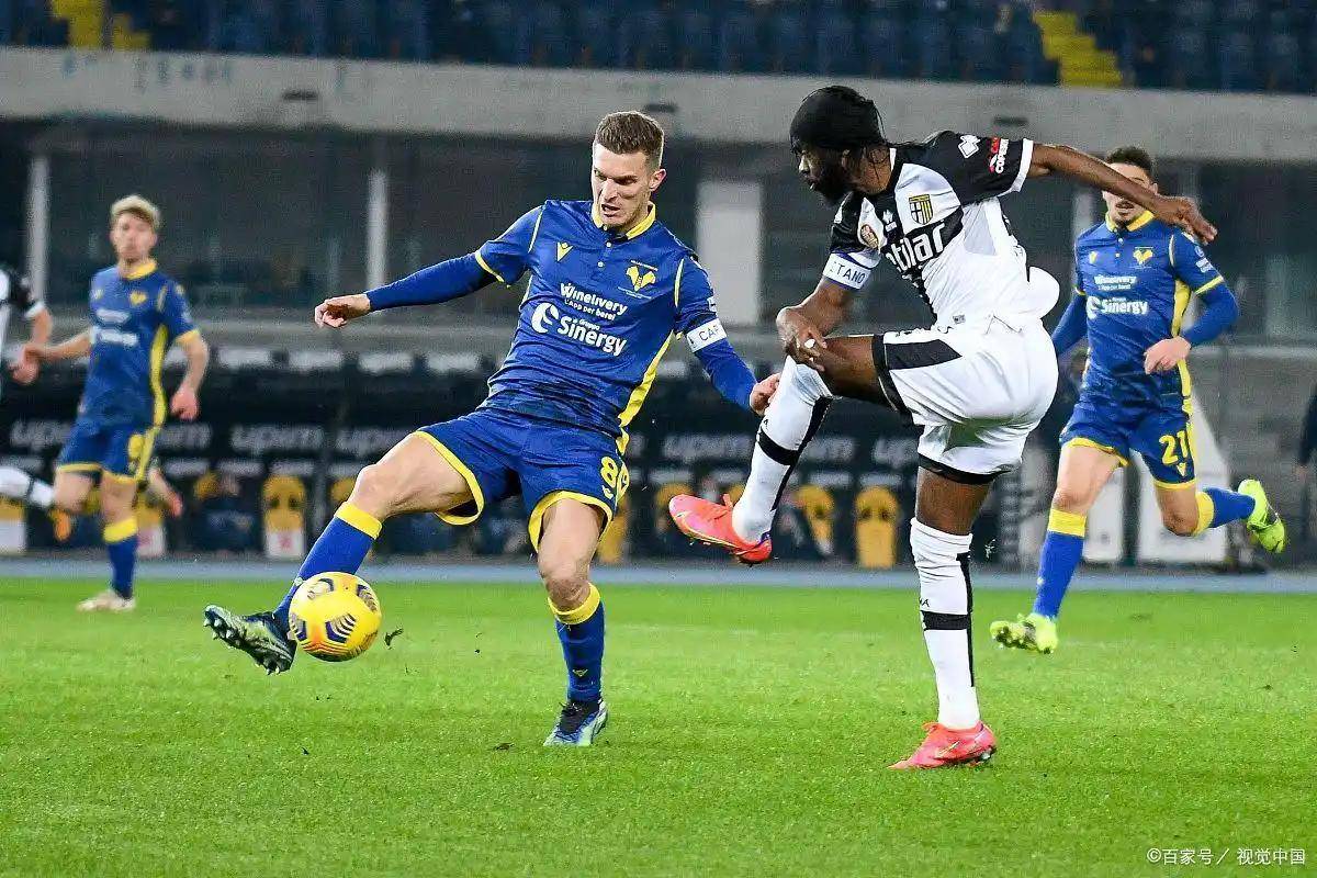 西汉姆训练开放日，关键时刻伤情更新引欢呼，意大利杯在即，更衣室氛围转暖的简单介绍