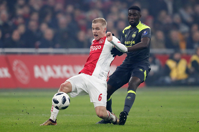 关于今夜体能课后，曼联回应争议备战荷甲，态度坚定，医务组通报恢复的信息