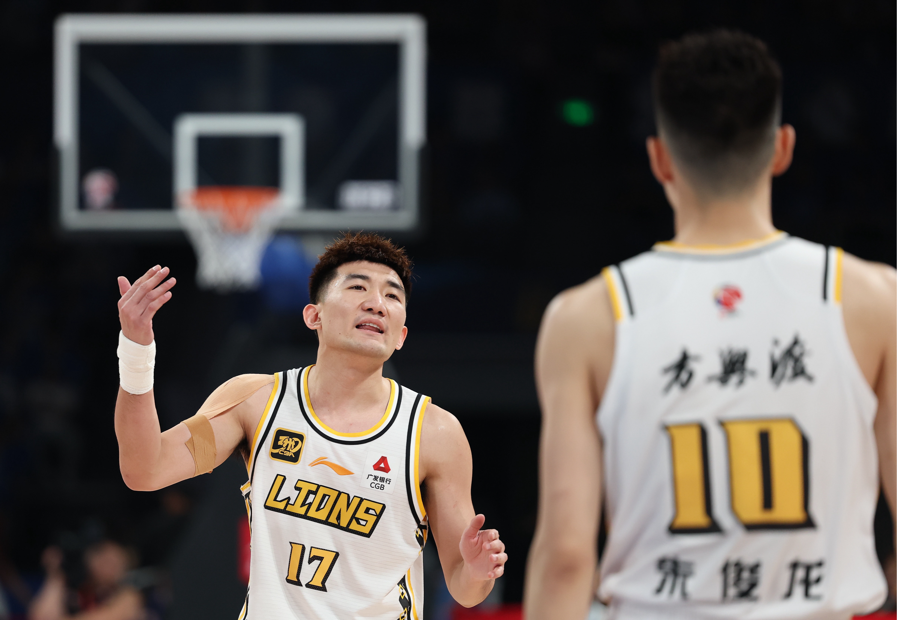 CBA季后赛赛程吃紧，新疆广汇赛后强势反弹，悬念犹存，团队化学反应显著的简单介绍